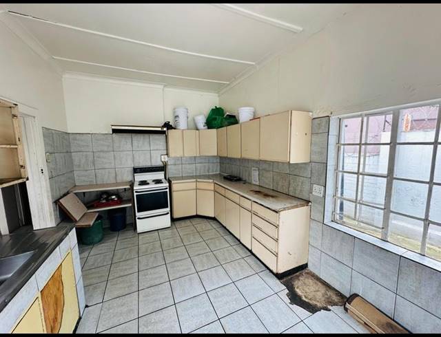 7 BEDROOM HOUSE FOR SALE IN ORANGE GROVE